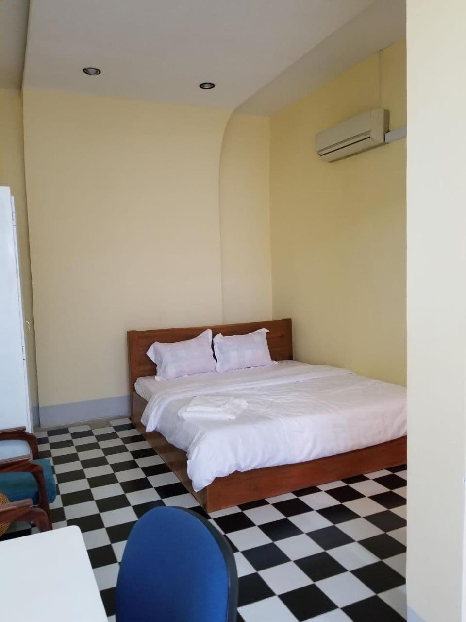 Room 7 - Studio In A Villa 5Mn Walk From The Royal Palace With Swimming Pool Phnom Penh Bagian luar foto